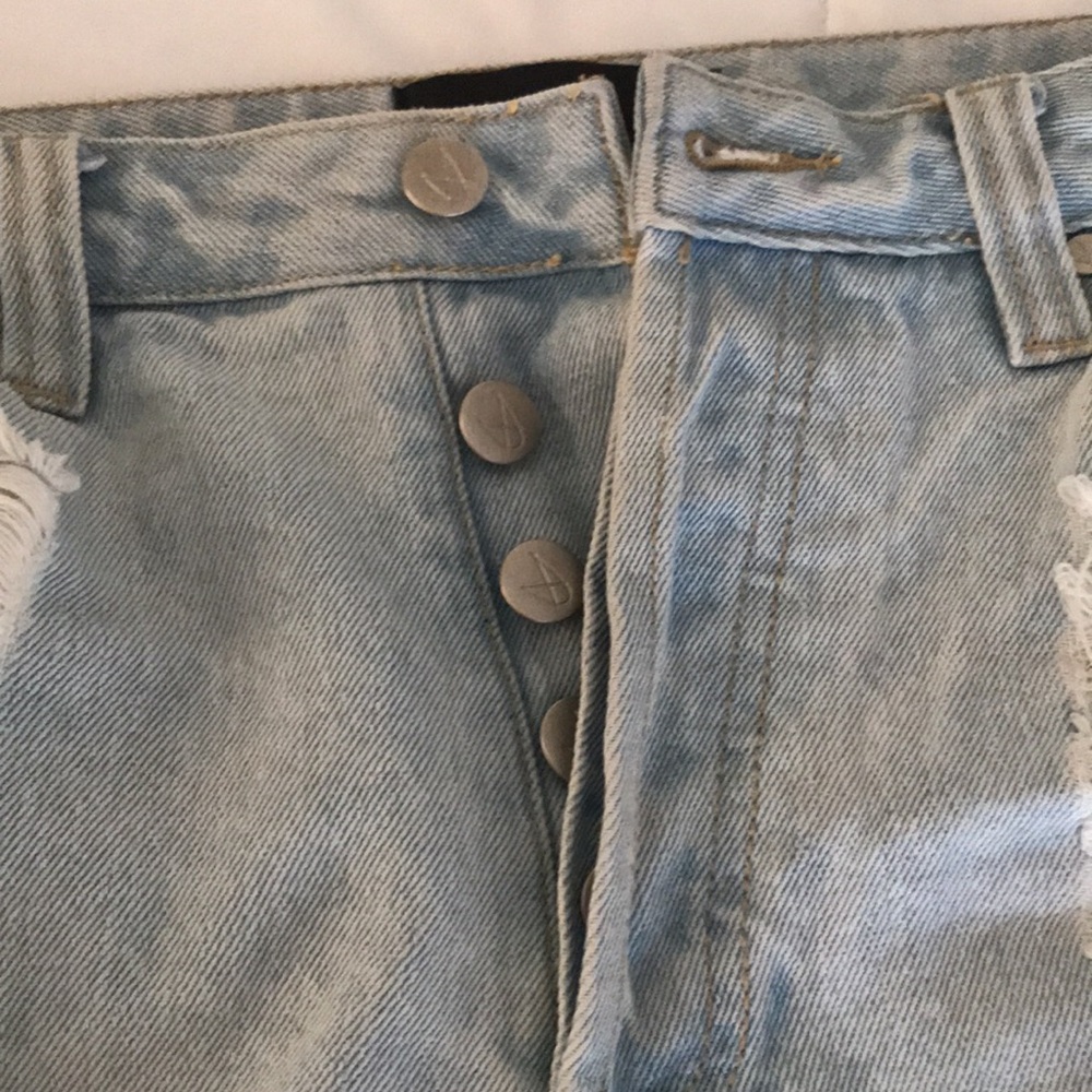 Shorts - Picture 3 of 4